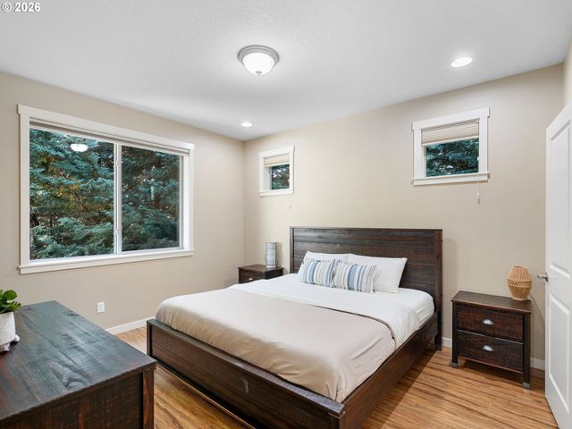 11352 Sw HALLMARK Ter, Tigard, OR 97223