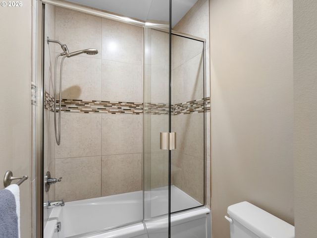 11352 Sw HALLMARK Ter, Tigard, OR 97223