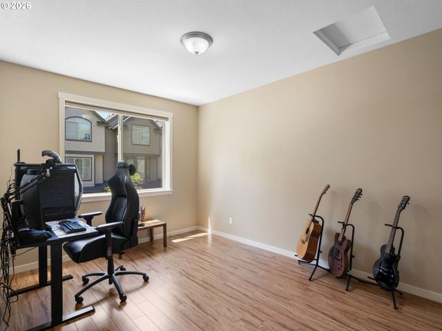 11352 Sw HALLMARK Ter, Tigard, OR 97223