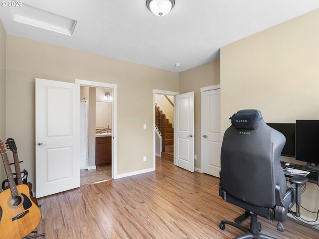 11352 Sw HALLMARK Ter, Tigard, OR 97223