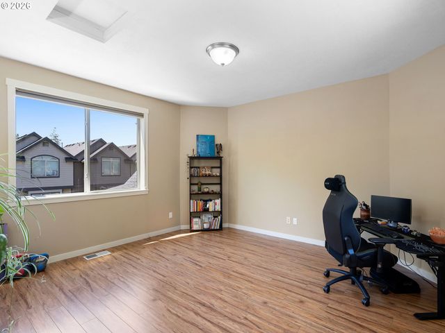 11352 Sw HALLMARK Ter, Tigard, OR 97223