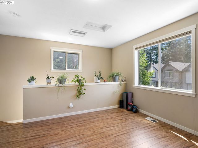 11352 Sw HALLMARK Ter, Tigard, OR 97223