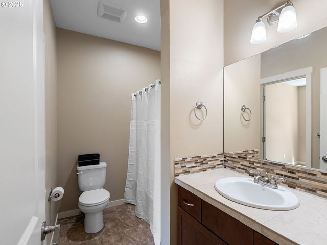 11352 Sw HALLMARK Ter, Tigard, OR 97223