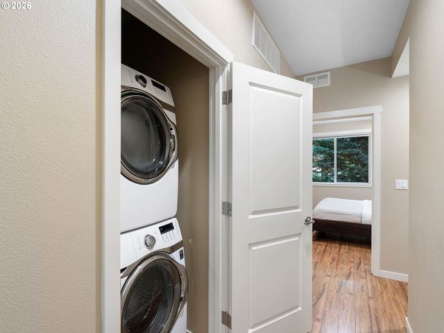 11352 Sw HALLMARK Ter, Tigard, OR 97223