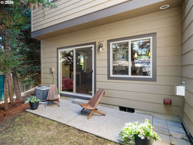 11352 Sw HALLMARK Ter, Tigard, OR 97223