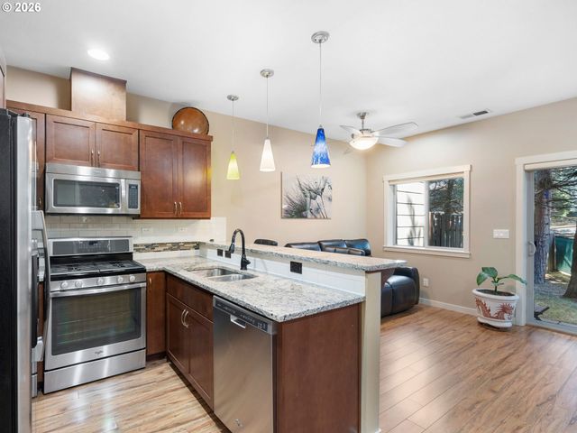 11352 Sw HALLMARK Ter, Tigard, OR 97223