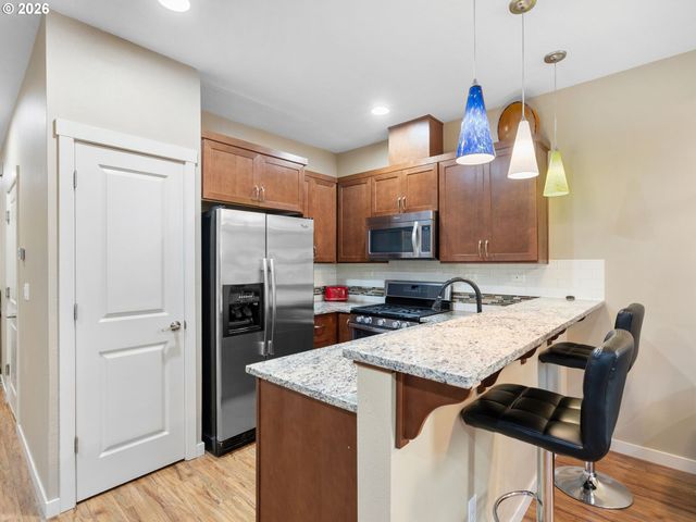 11352 Sw HALLMARK Ter, Tigard, OR 97223