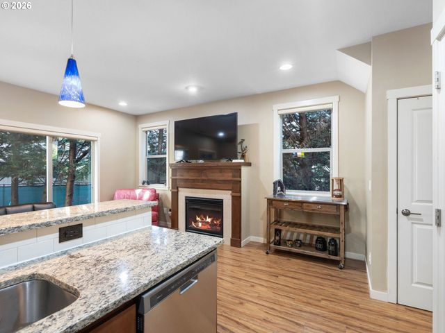 11352 Sw HALLMARK Ter, Tigard, OR 97223
