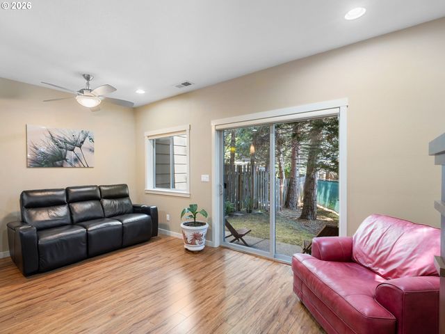 11352 Sw HALLMARK Ter, Tigard, OR 97223
