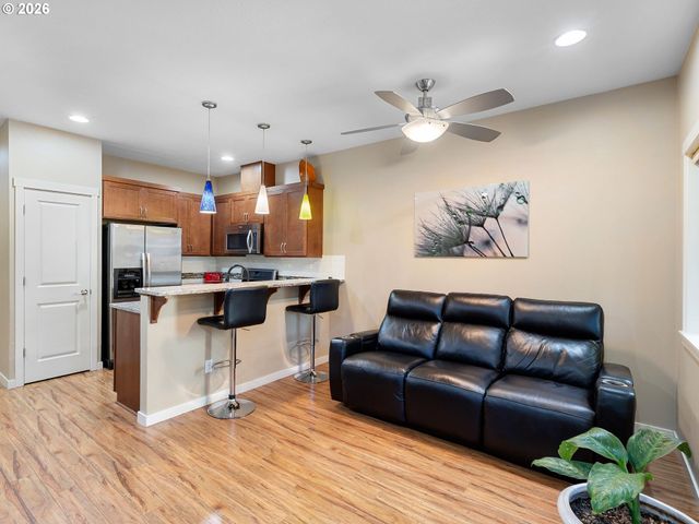 11352 Sw HALLMARK Ter, Tigard, OR 97223