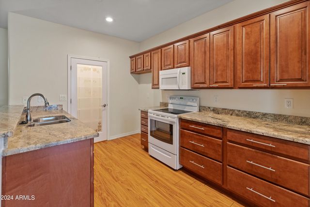 23907 N 83RD Avenue, Peoria, AZ 85383