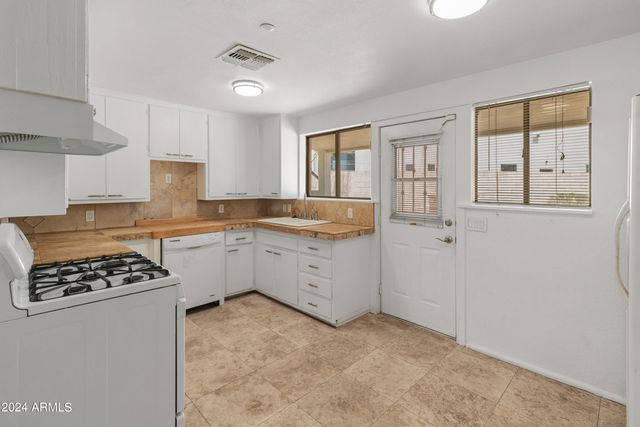 23907 N 83RD Avenue, Peoria, AZ 85383