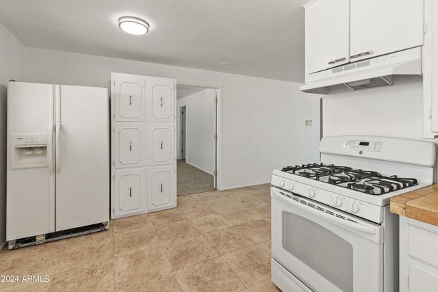 23907 N 83RD Avenue, Peoria, AZ 85383