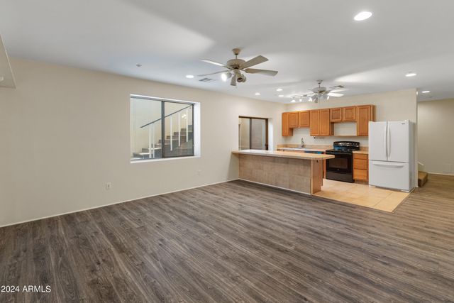 23907 N 83RD Avenue, Peoria, AZ 85383