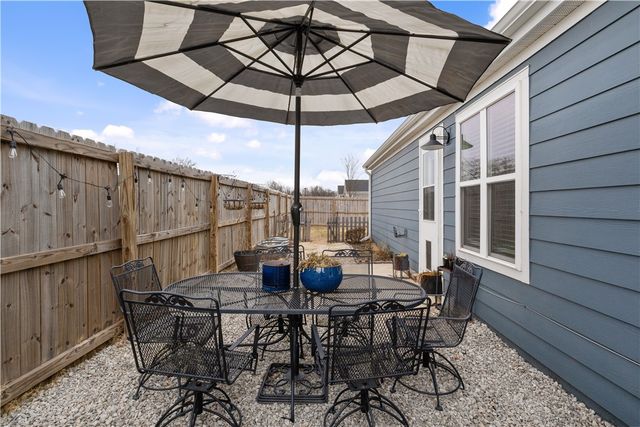 5820 W Holdcroft Drive, Fayetteville, AR 72704