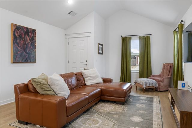 5820 W Holdcroft Drive, Fayetteville, AR 72704