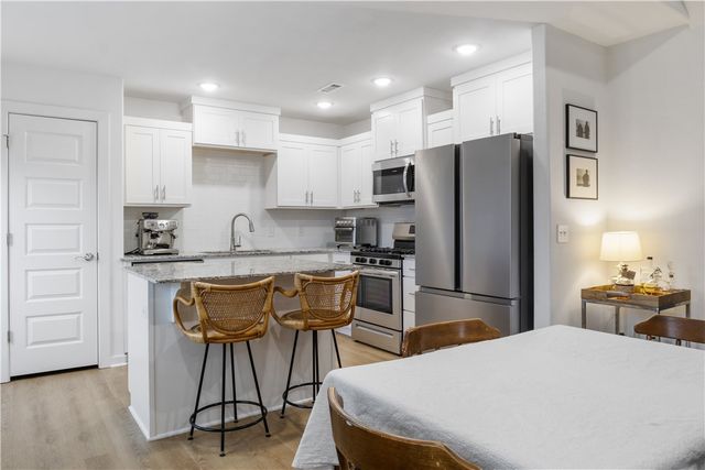 5820 W Holdcroft Drive, Fayetteville, AR 72704