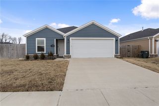 5820 W Holdcroft Drive, Fayetteville, AR 72704