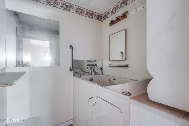 3300 Macphelah Road, Moss Point, MS 39563