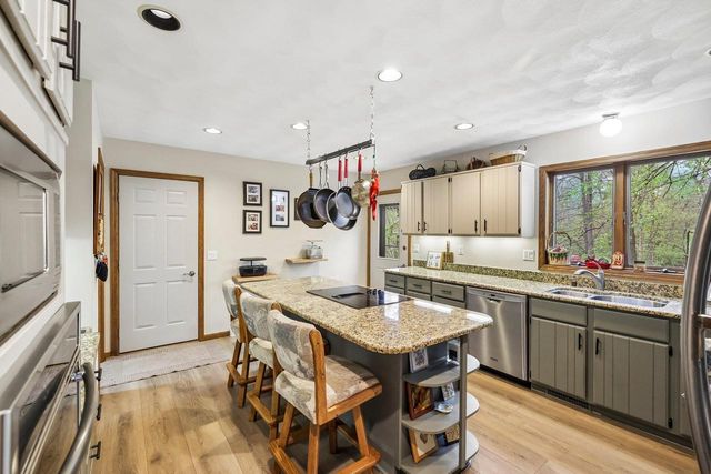 422 Game Ridge Trail, Oregon, WI 53575