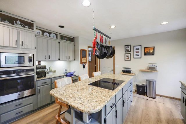 422 Game Ridge Trail, Oregon, WI 53575