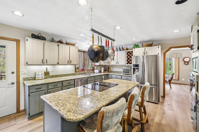 422 Game Ridge Trail, Oregon, WI 53575