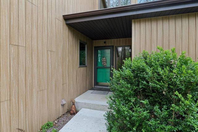 422 Game Ridge Trail, Oregon, WI 53575