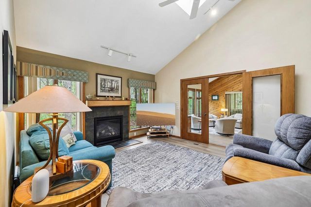 422 Game Ridge Trail, Oregon, WI 53575