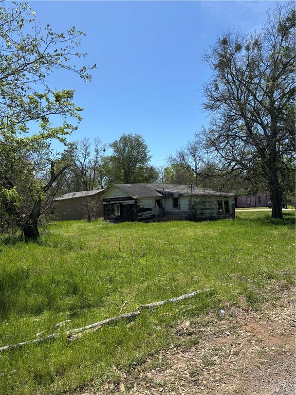 206 Cedar N, Calvert, TX 77837 — exterior