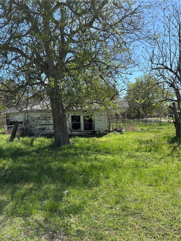 206 Cedar N, Calvert, TX 77837 — photo 2
