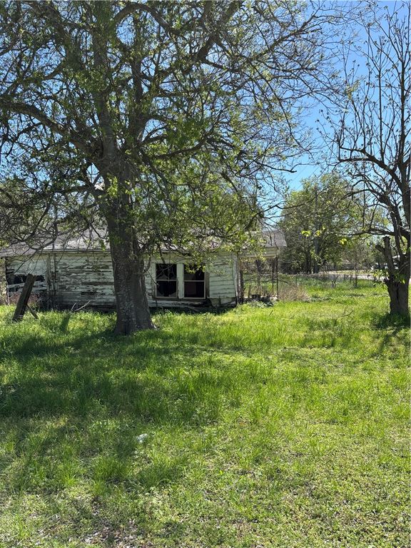 206 Cedar N, Calvert, TX 77837 — photo 3