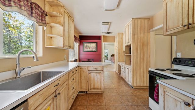 859 E 8600 S, Sandy, UT 84094
