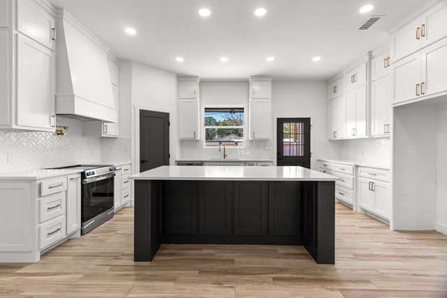 707 NW 6th St, Andrews, TX 79714