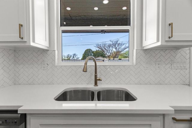 707 NW 6th St, Andrews, TX 79714