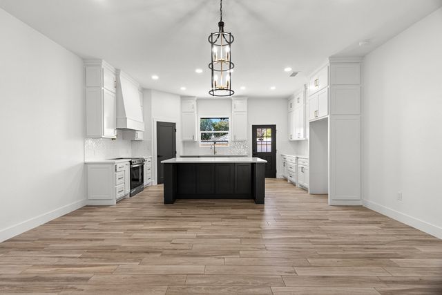 707 NW 6th St, Andrews, TX 79714