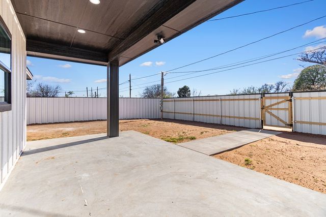 707 NW 6th St, Andrews, TX 79714