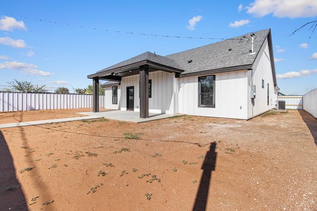 707 NW 6th St, Andrews, TX 79714