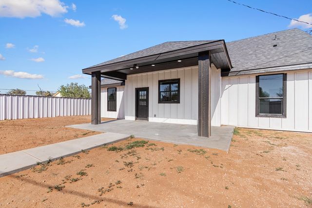 707 NW 6th St, Andrews, TX 79714