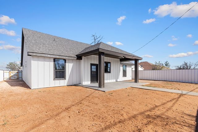 707 NW 6th St, Andrews, TX 79714