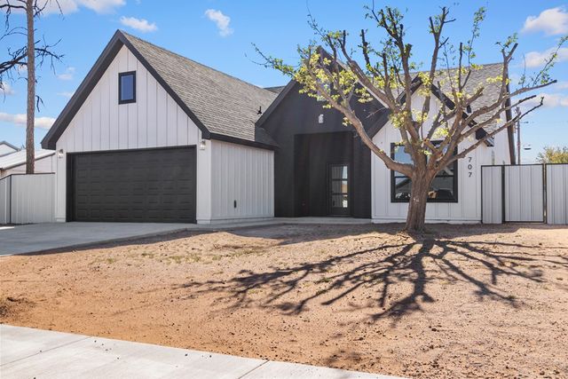 707 NW 6th St, Andrews, TX 79714