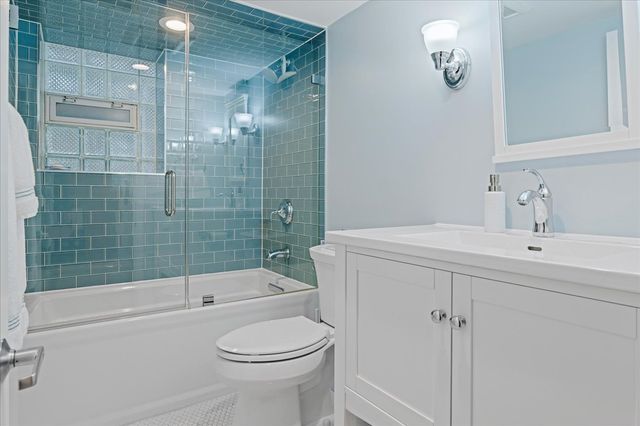 5523 W Pensacola Avenue, Chicago, IL 60641