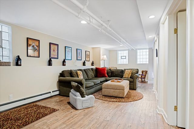 5523 W Pensacola Avenue, Chicago, IL 60641