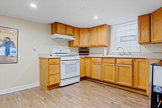 5523 W Pensacola Avenue, Chicago, IL 60641