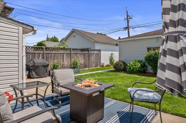 5523 W Pensacola Avenue, Chicago, IL 60641