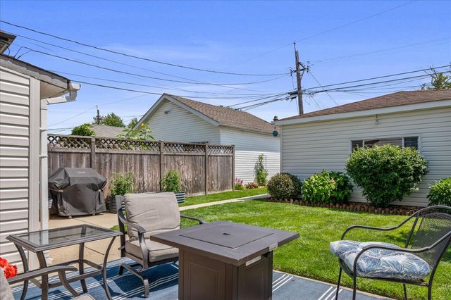 5523 W Pensacola Avenue, Chicago, IL 60641