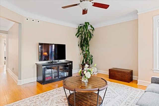 5523 W Pensacola Avenue, Chicago, IL 60641