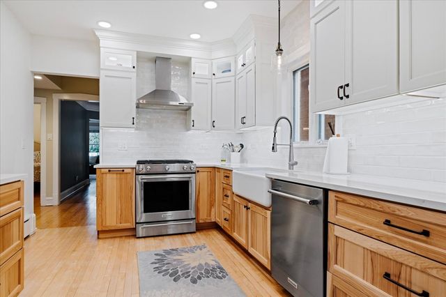 5523 W Pensacola Avenue, Chicago, IL 60641