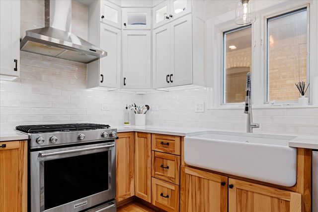 5523 W Pensacola Avenue, Chicago, IL 60641