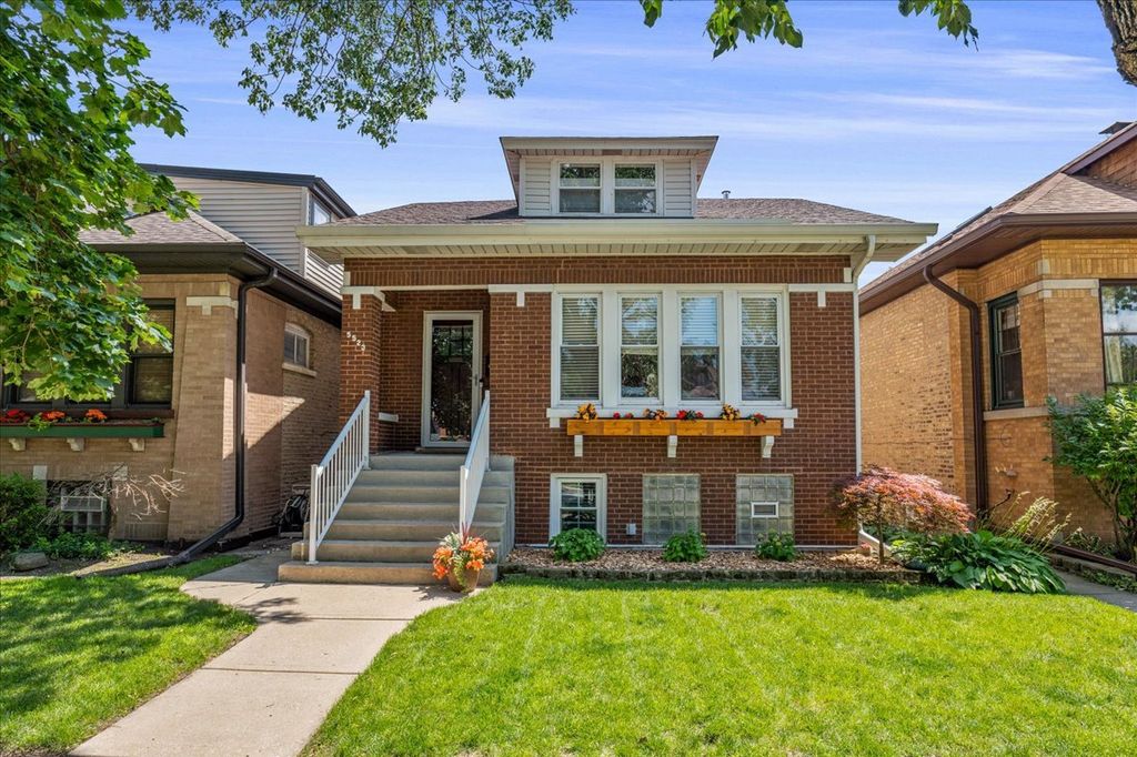 5523 W Pensacola Avenue, Chicago, IL 60641