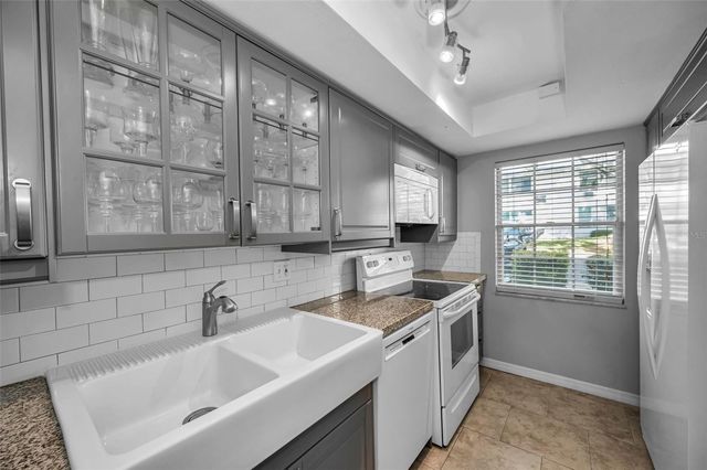 400 GLENNES LANE 107, Dunedin, FL 34698